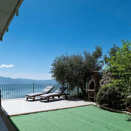 Mantegna - Garden With Lake View And Swimming Pool Parzanica Eksteriør billede