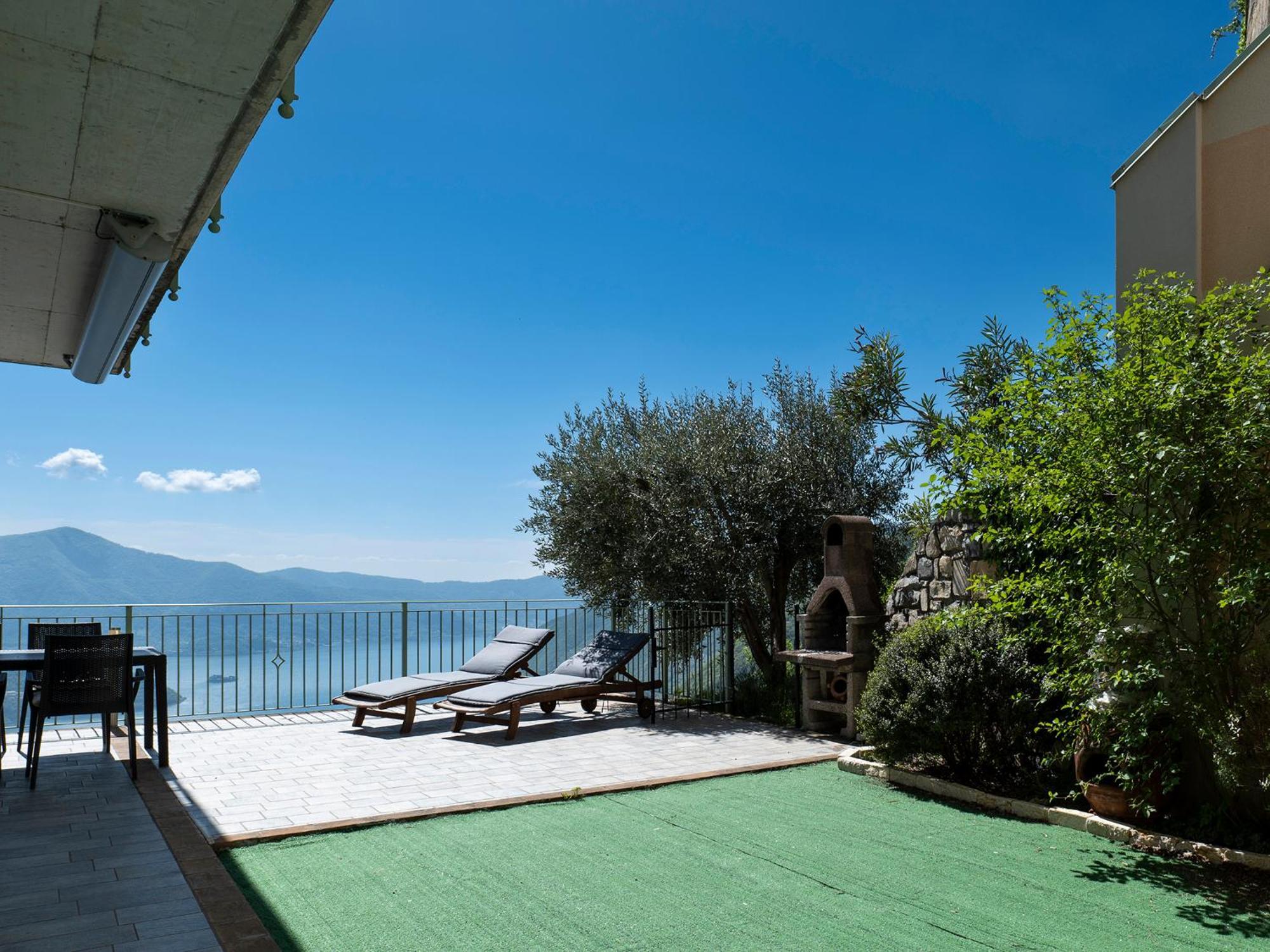Mantegna - Garden With Lake View And Swimming Pool Parzanica Eksteriør billede